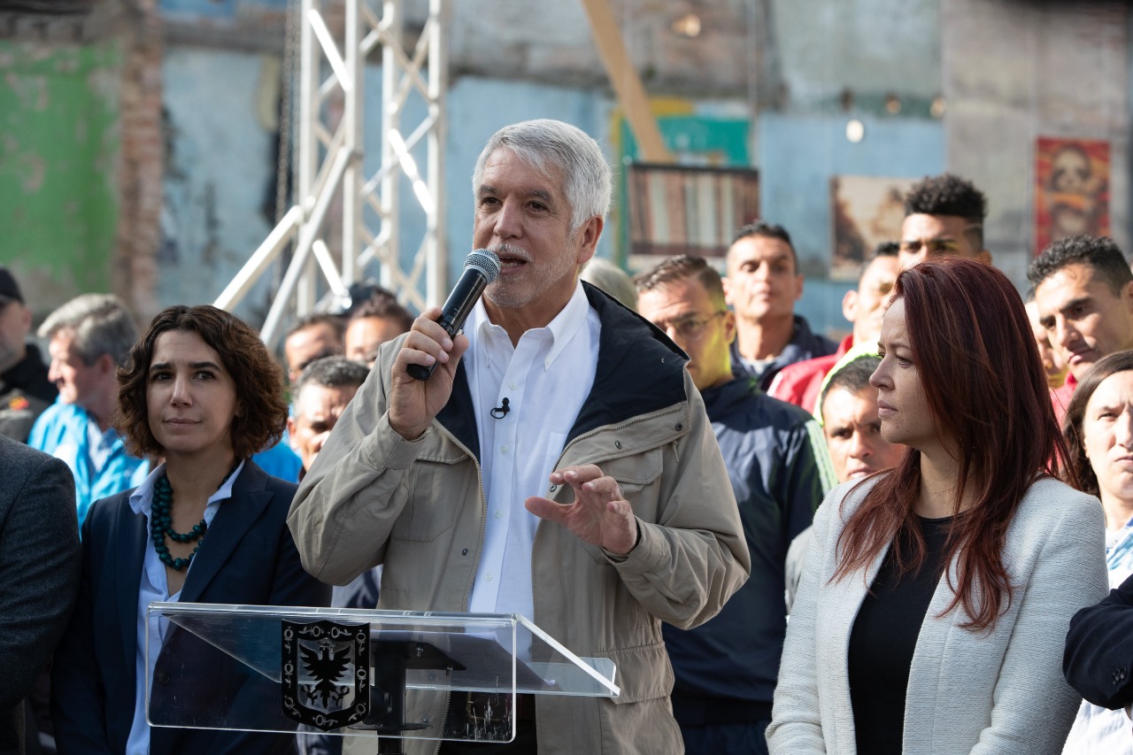 Interlocución de Alcalde Enrique Peñalosa en intervención artística